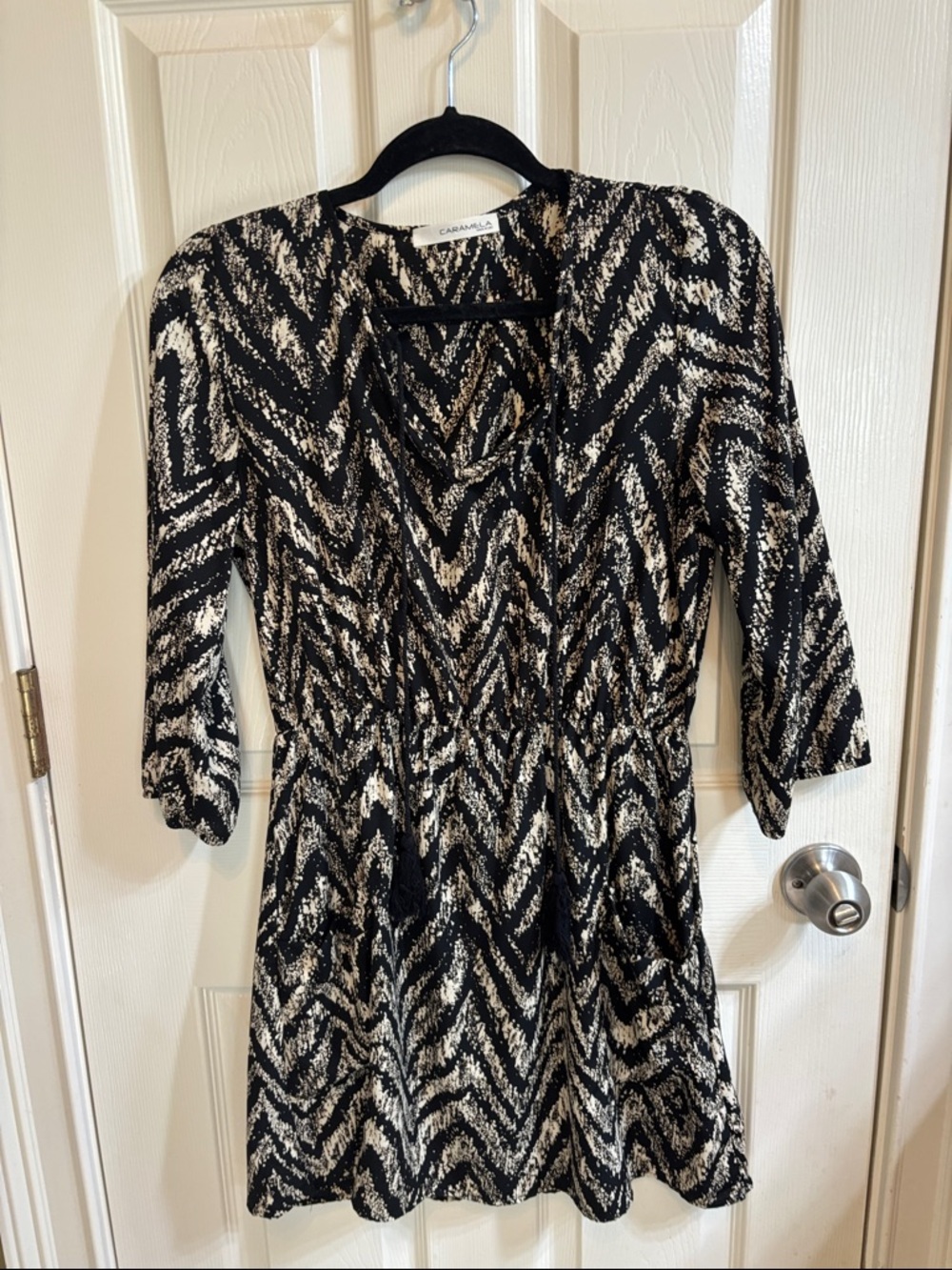 Caramel Black and White Zigzag Long-Sleeve Dress